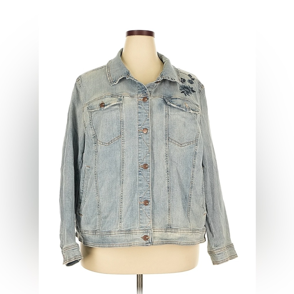Ava&Viv Women's Light Blue Denim Jacket 4X